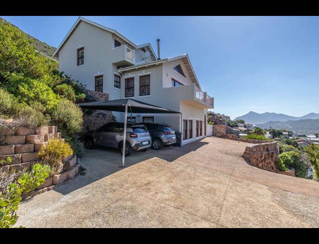 5 BEDROOM HOUSE FOR SALE IN FISH HOEK